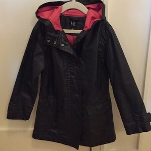 Gap girl’s raincoat size S 6-7, navy blue/pink